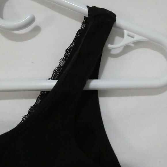 MARILYN MONROE | medium | Black Lace Trim Sports Bra - Picture 11 of 14